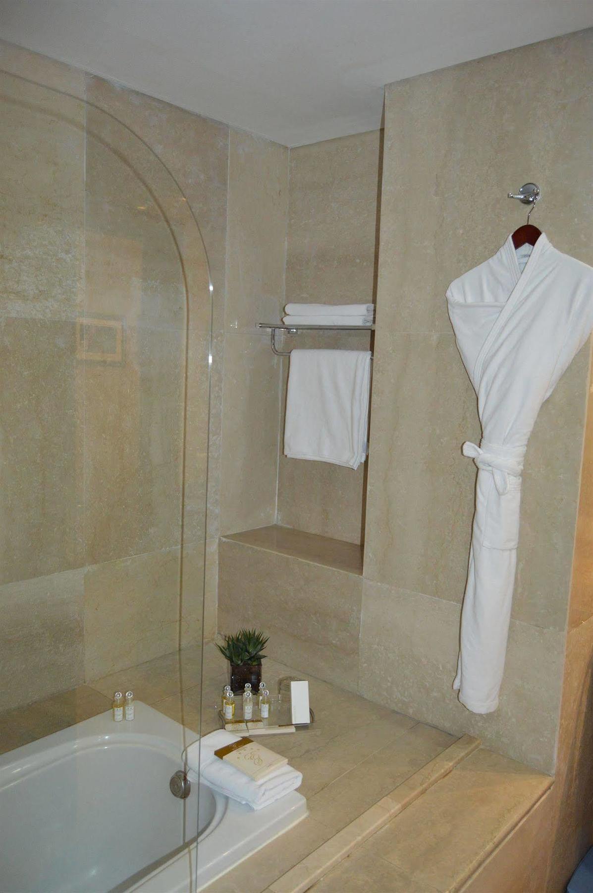 Etoile Suites Boutique Hotel Downtown ベイルート エクステリア 写真