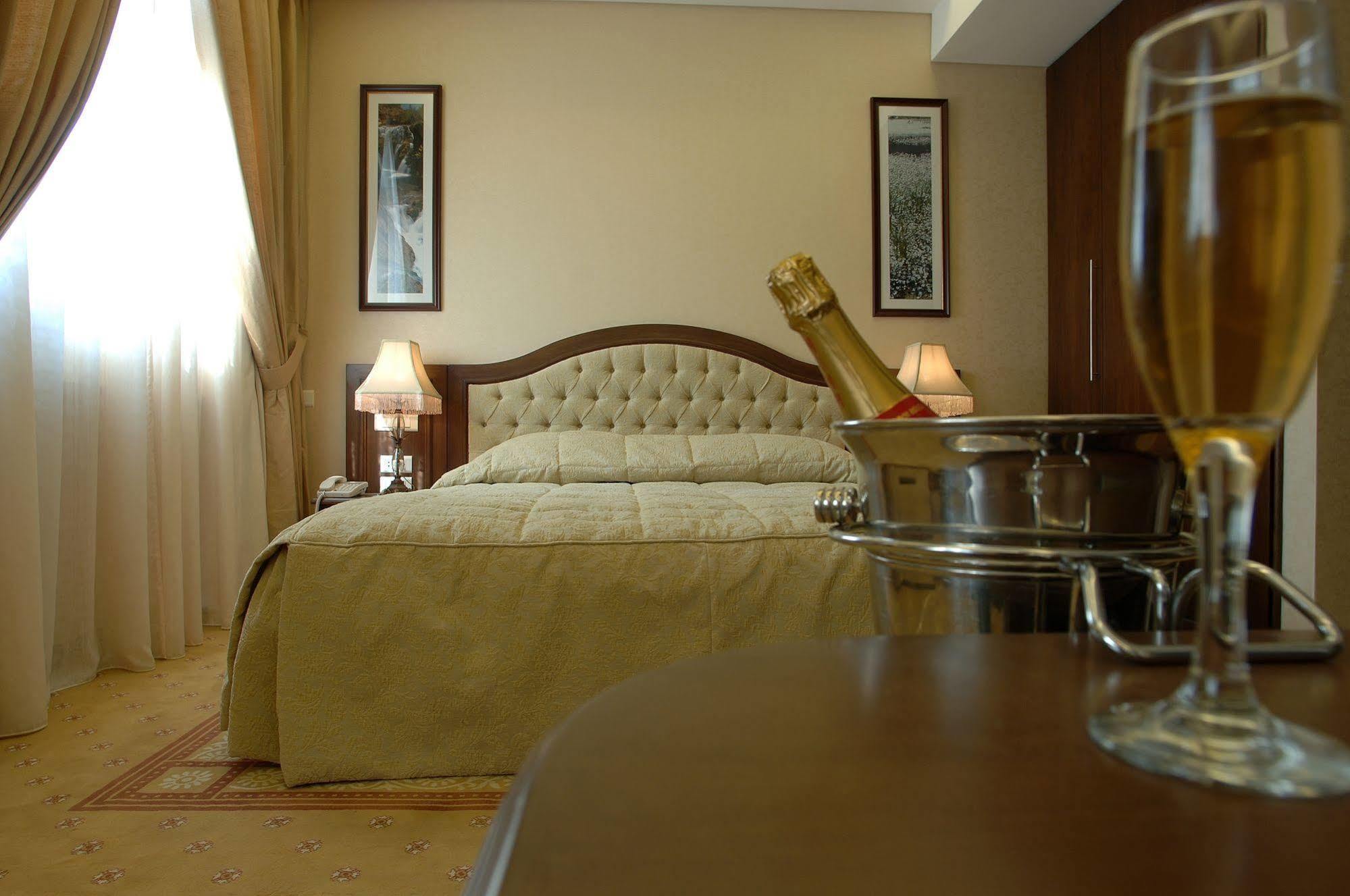 Etoile Suites Boutique Hotel Downtown ベイルート エクステリア 写真